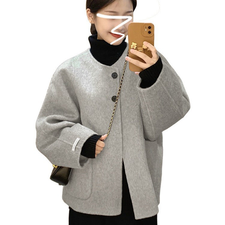 Lucie — Veste ample sans col à poches arrondies — vue du modèle