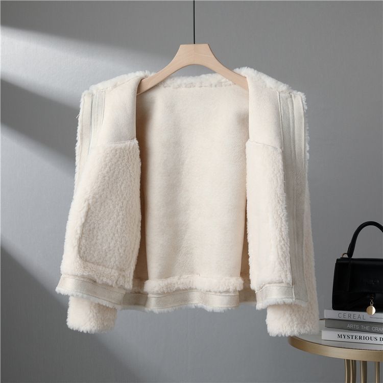 Hortense — Veste bouclée zippée à poches plaquées — vue du modèle