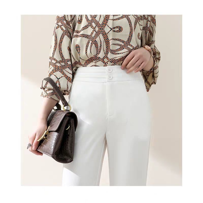 Salomé — Pantalon fluide à pli et taille haute — vue du modèle