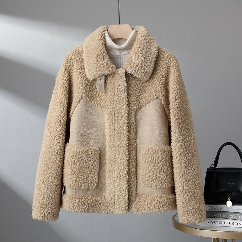 Hortense — Veste bouclée zippée à poches plaquées — Beige abricot