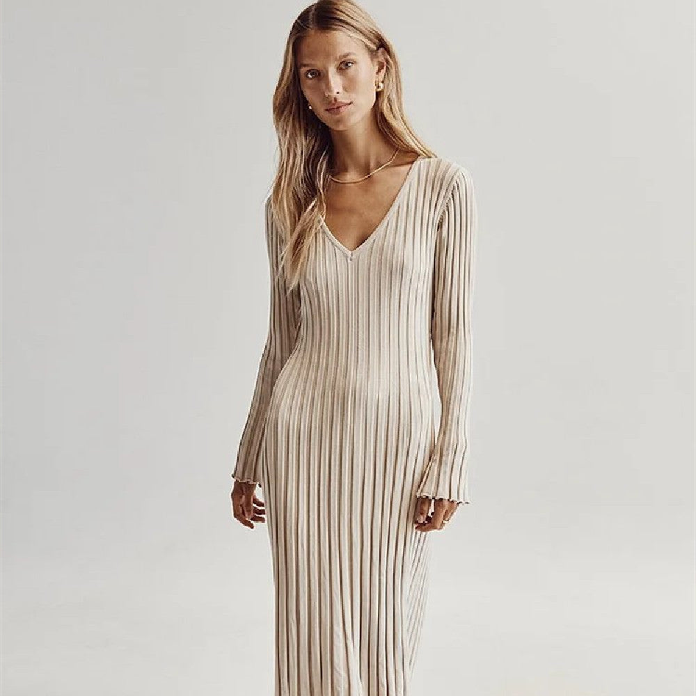 Élise — Robe longue côtelée à col rond ou en V — vue du modèle