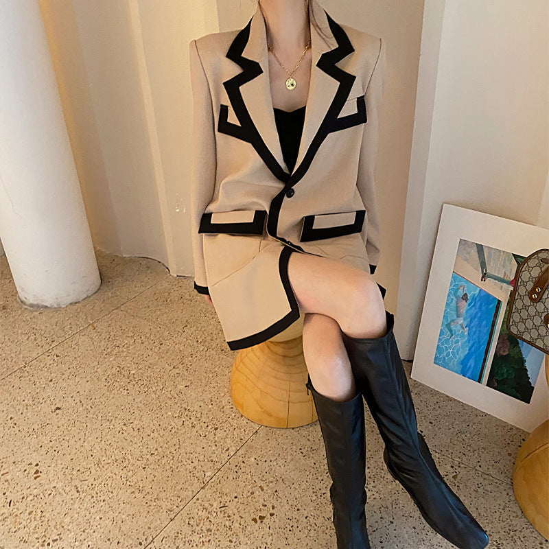 Capucine — Blazer long à galons contrastants — vue du modèle