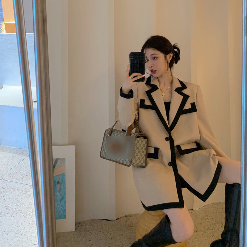 Capucine — Blazer long à galons contrastants — Camel