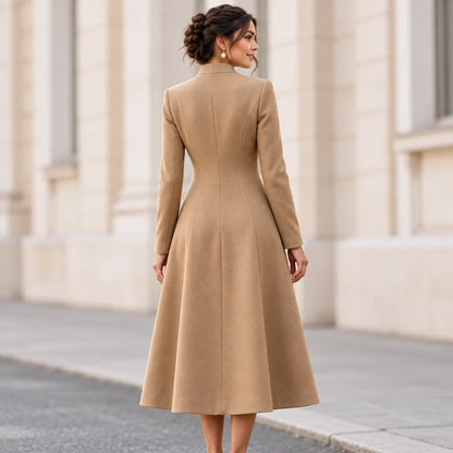 Camille — découpes et taille cintrée vues de dos