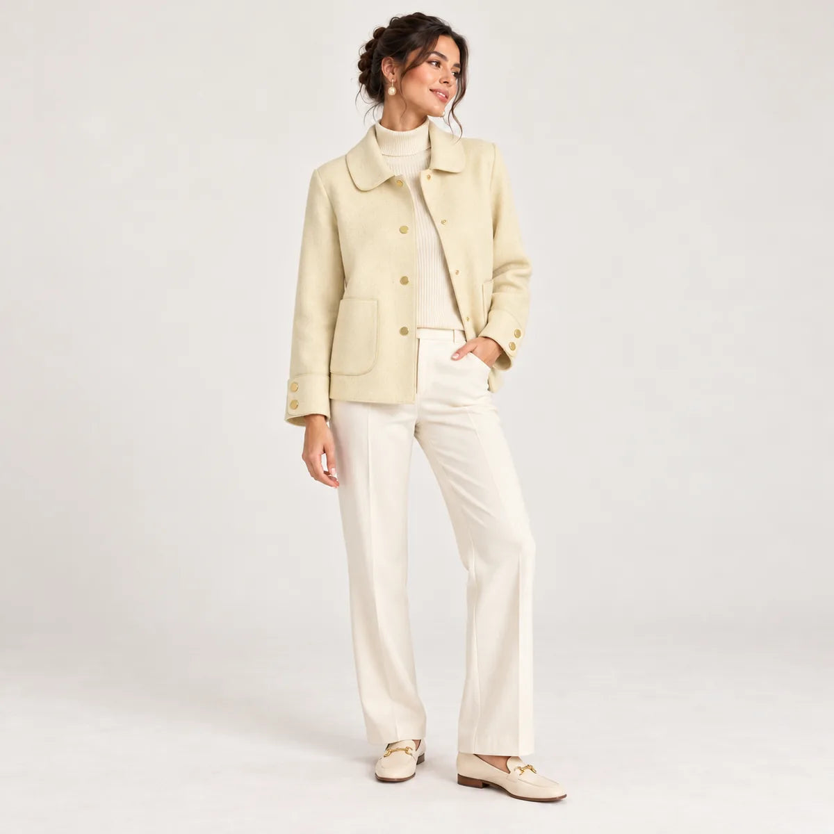 Céleste — Veste courte à boutons dorés — Beige