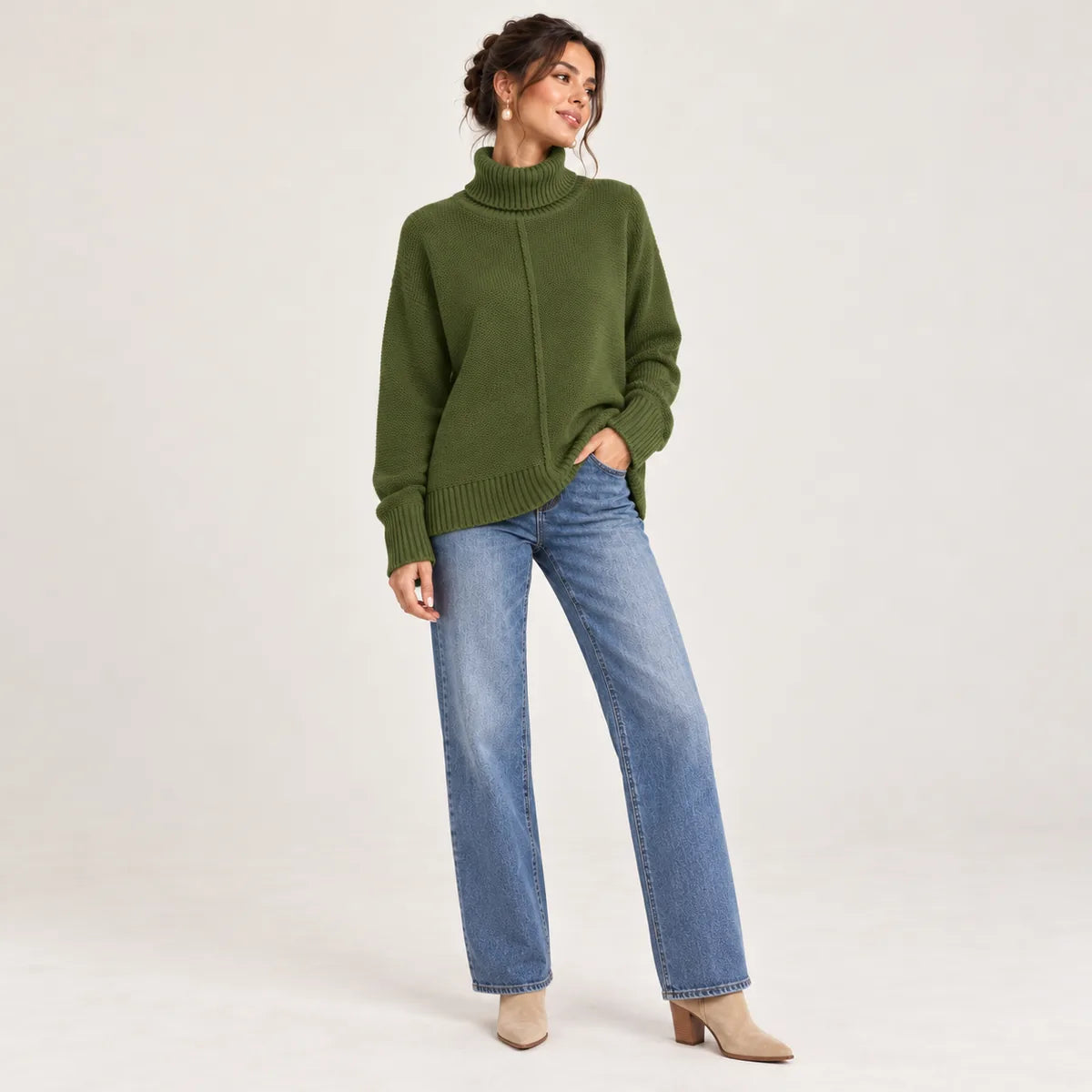 Marianne — Pull ample à col roulé et couture centrale — Vert