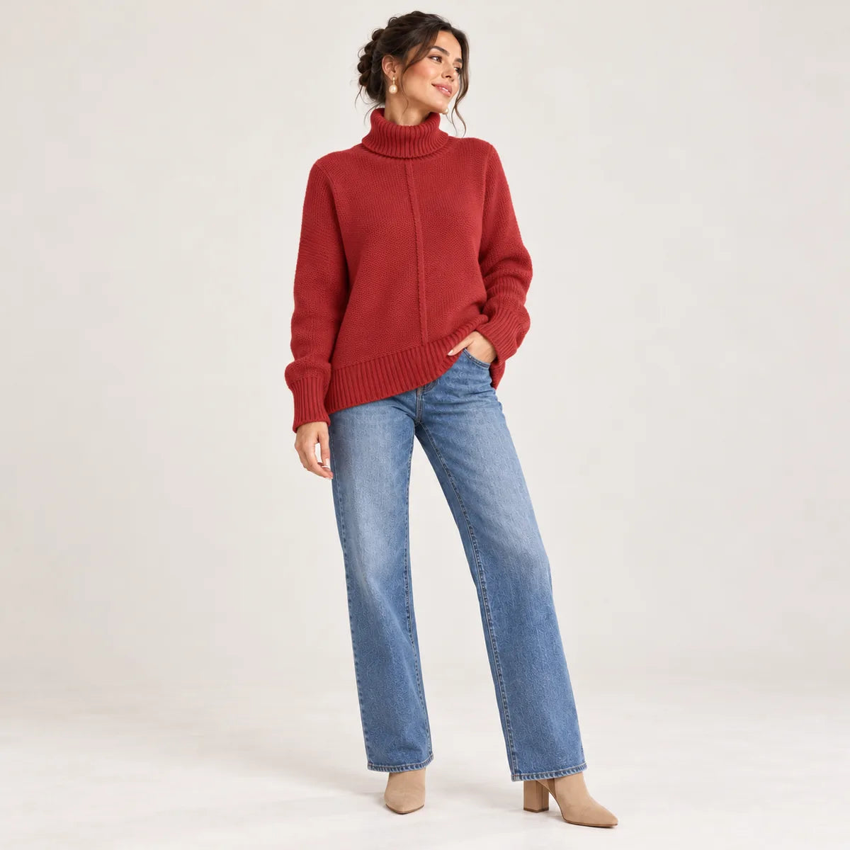 Marianne — Pull ample à col roulé et couture centrale — Rouge