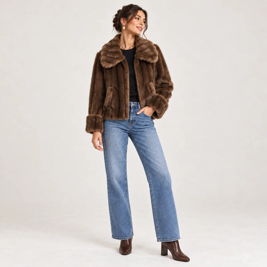 Colette — veste courte marron chocolat portée de face