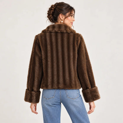Colette — veste marron, vue de dos