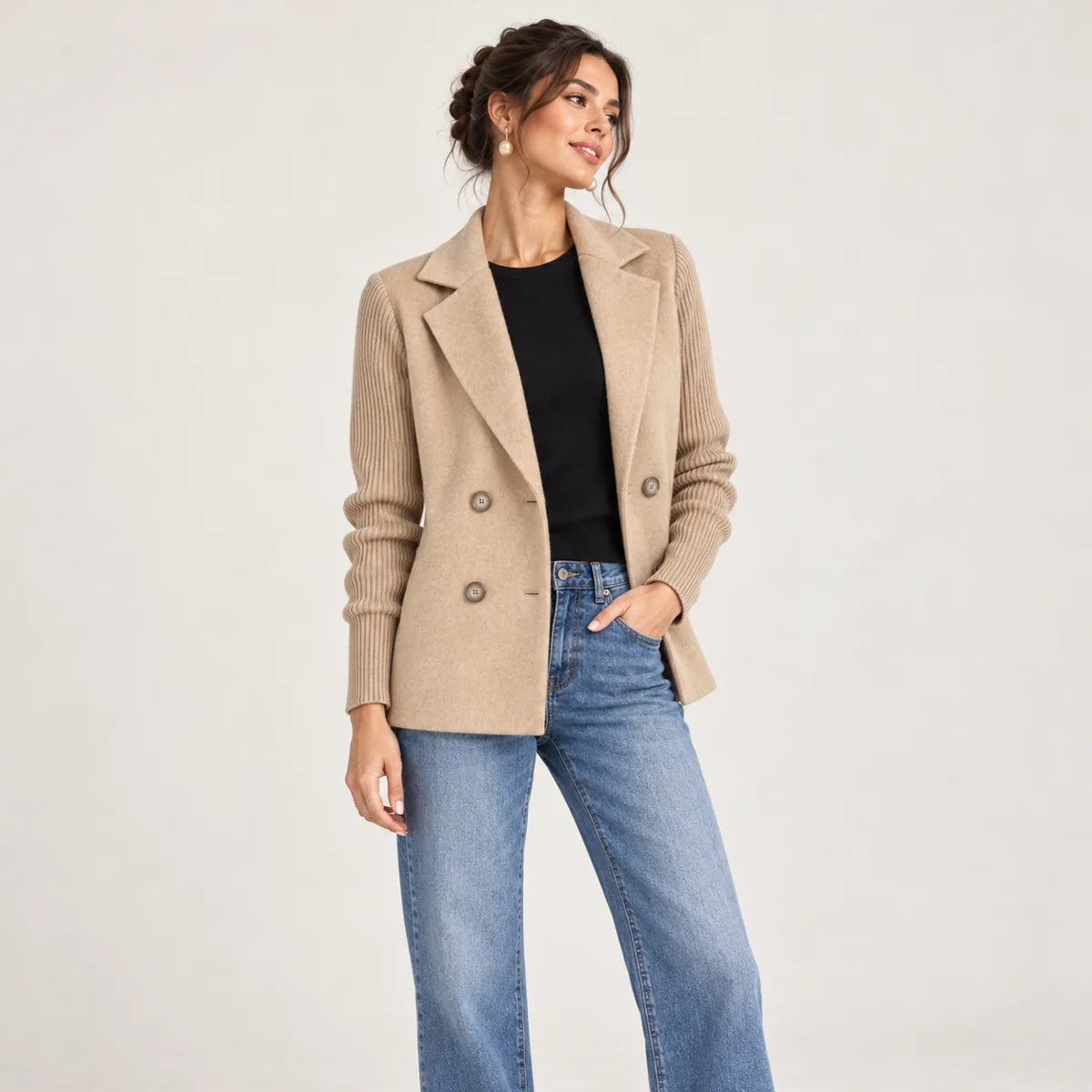 Éloïse — veste à double boutonnage et manches en maille, beige