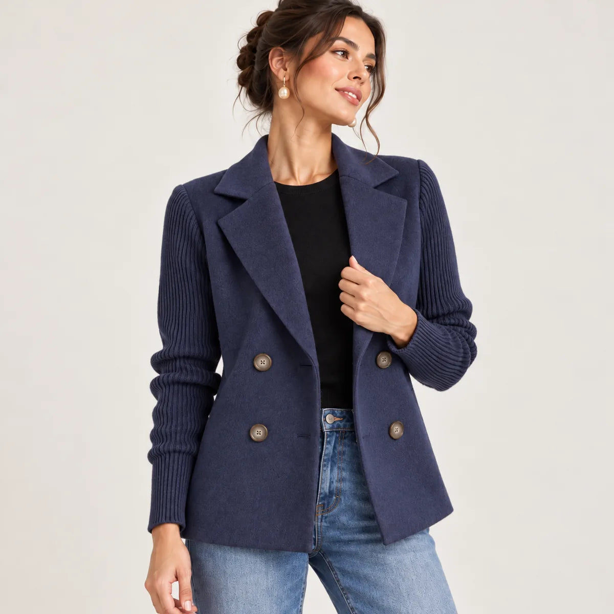 Éloïse — détails de la veste, bleu marine