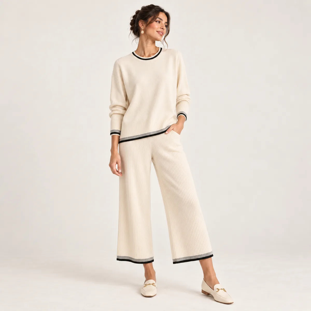 Émilie — Ensemble à pantalon ample et finitions contrastantes — Écru