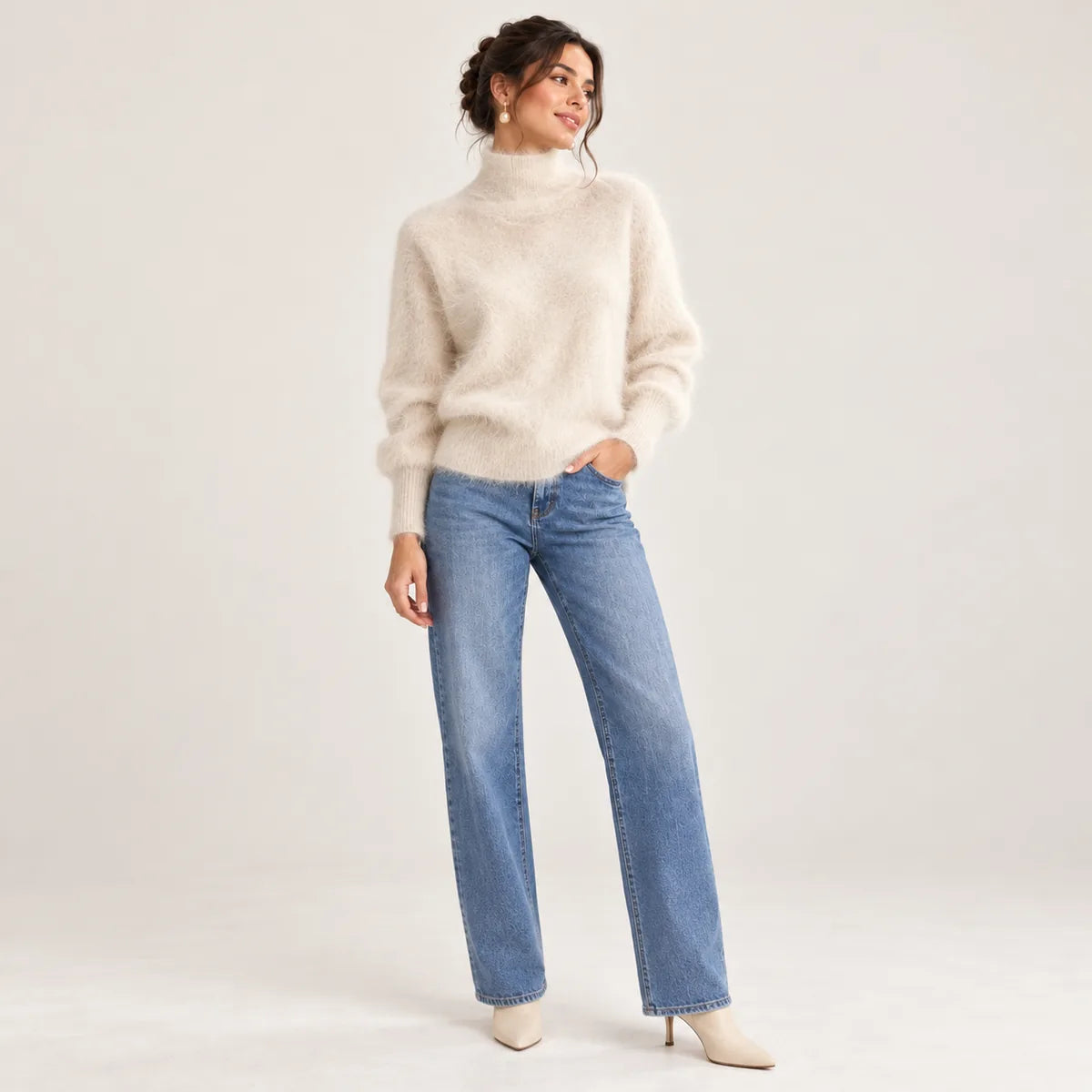 Éva — Pull duveteux à col montant — Écru