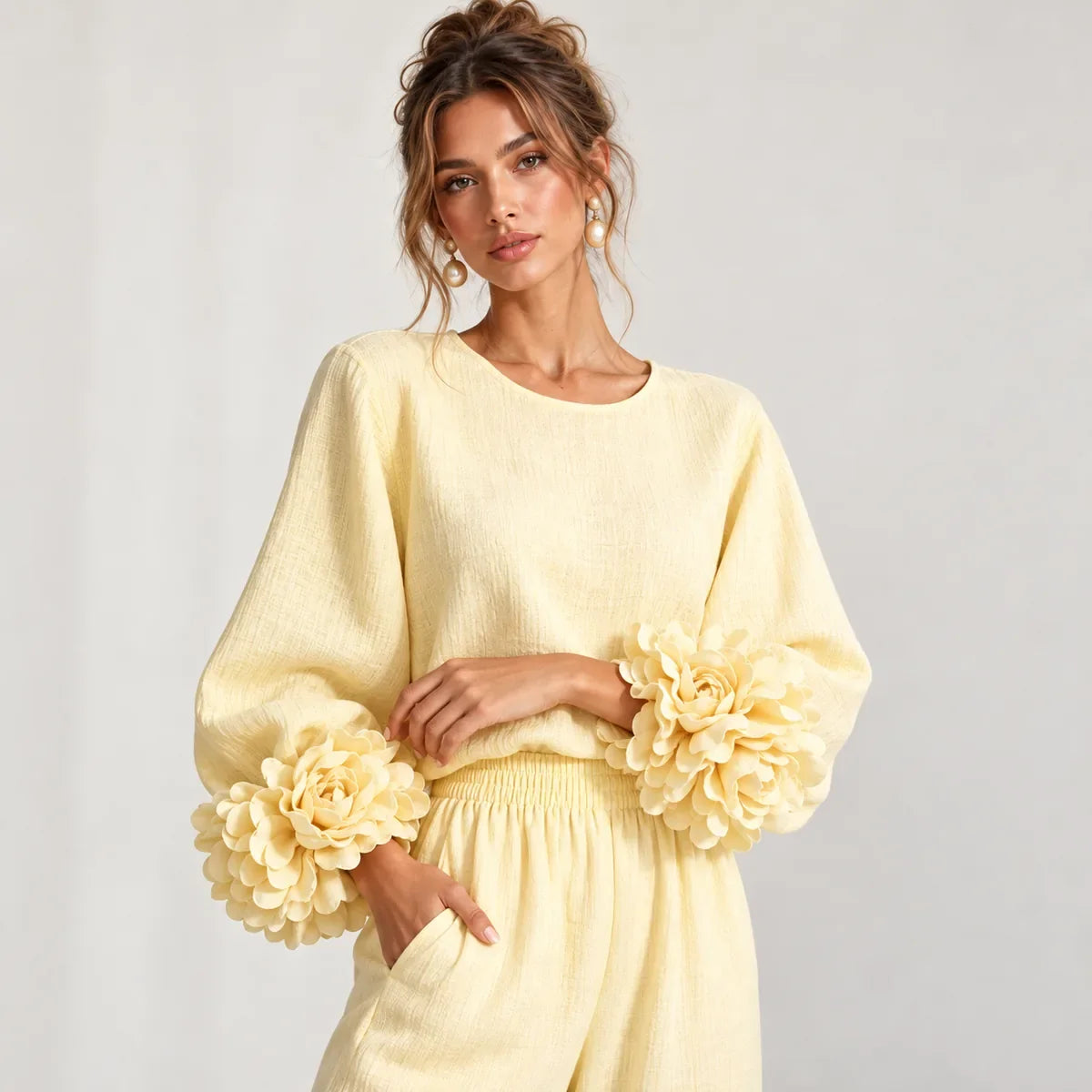 Ensemble Floréa jaune pastel — encolure et manches