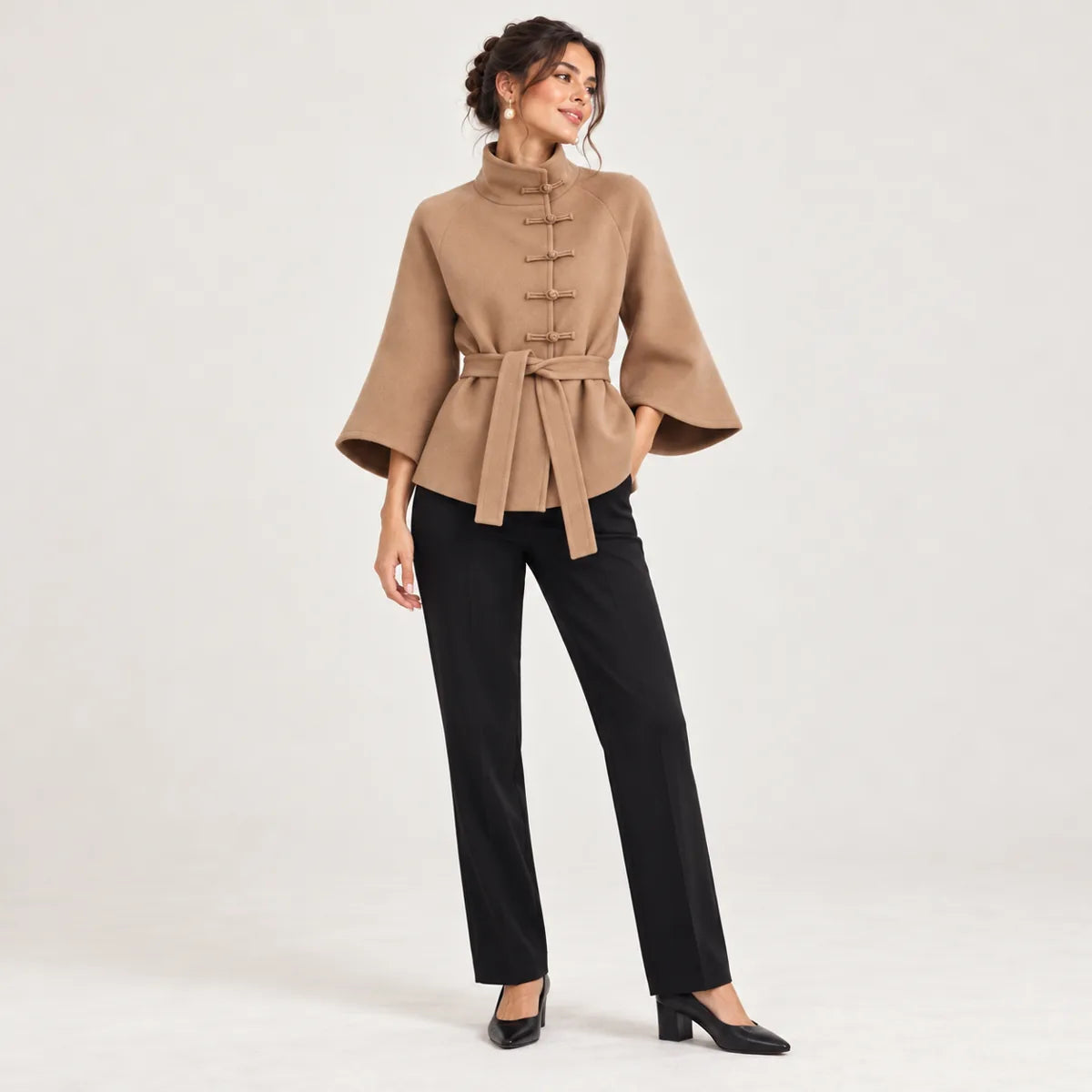 Inès — veste camel ceinturée, vue de face