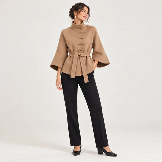 Inès — veste camel ceinturée, vue de face