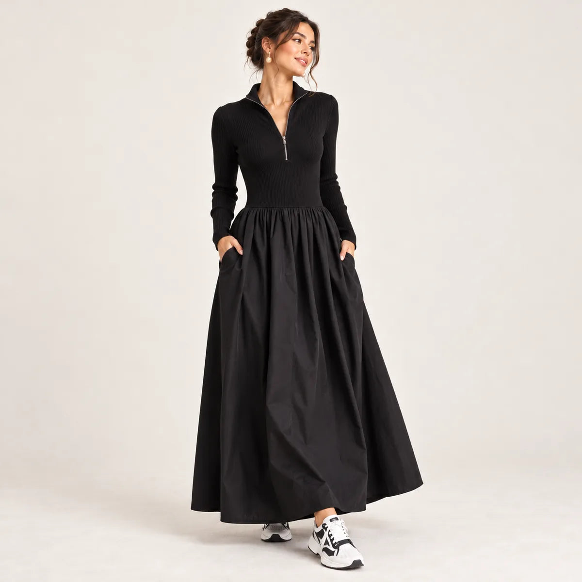Coralie — Robe longue à col zippé et jupe plissée — Noir