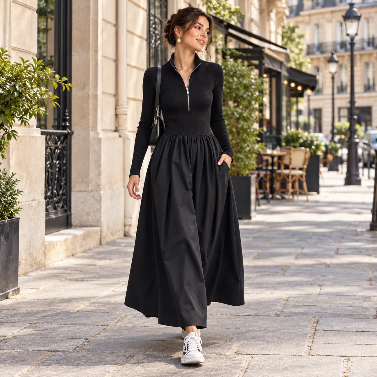 Coralie — Robe longue à col zippé et jupe plissée — mise en situation à Paris