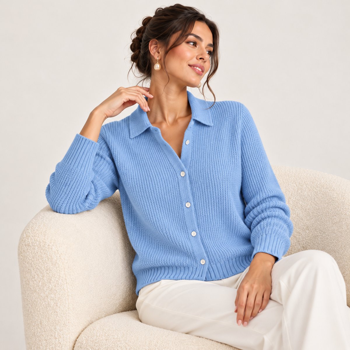 Jeanne bleu ciel — coupe souple en position assise