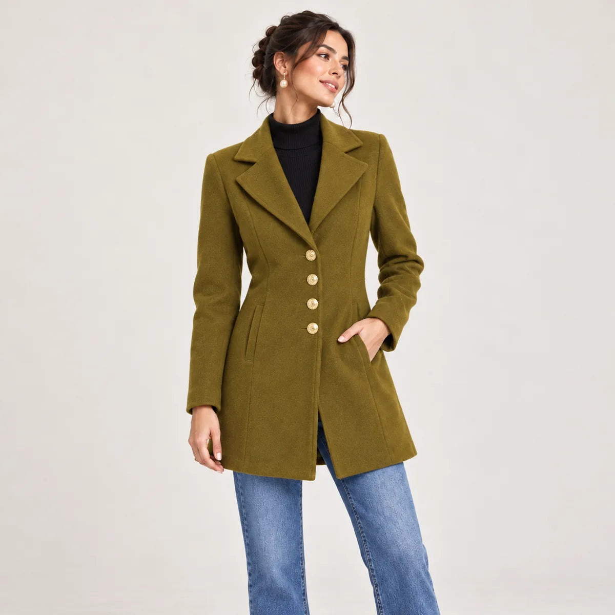 Louise — Manteau cintré à boutons dorés — détail et finition