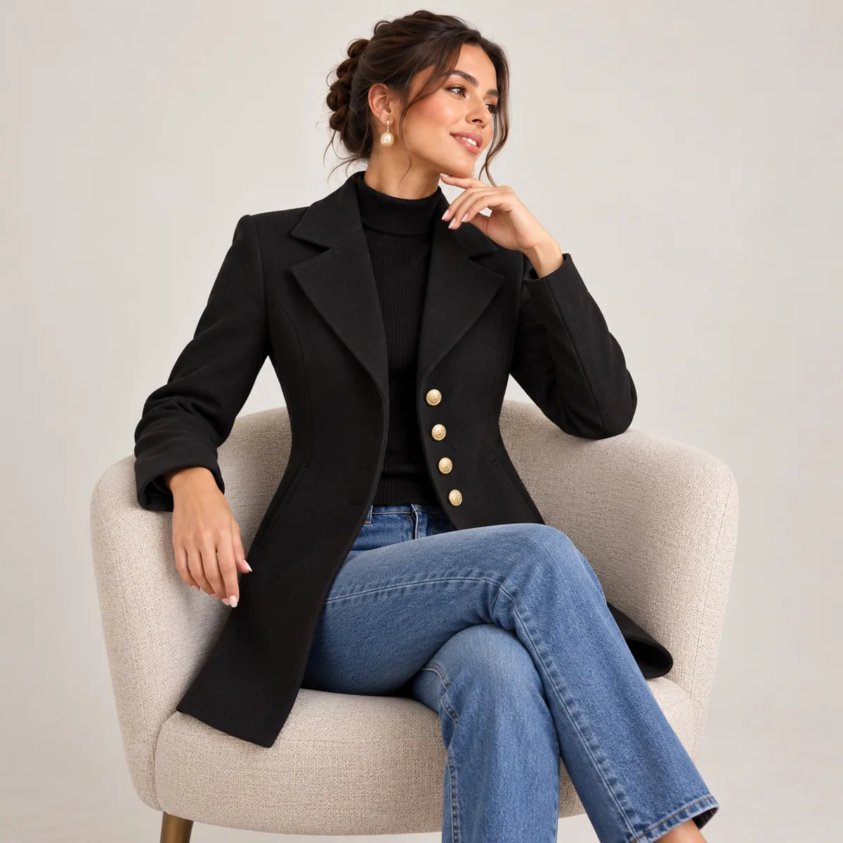 Louise — Manteau cintré à boutons dorés — détail et finition