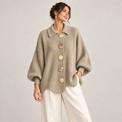 Madeleine taupe — cardigan ample à grands boutons dorés