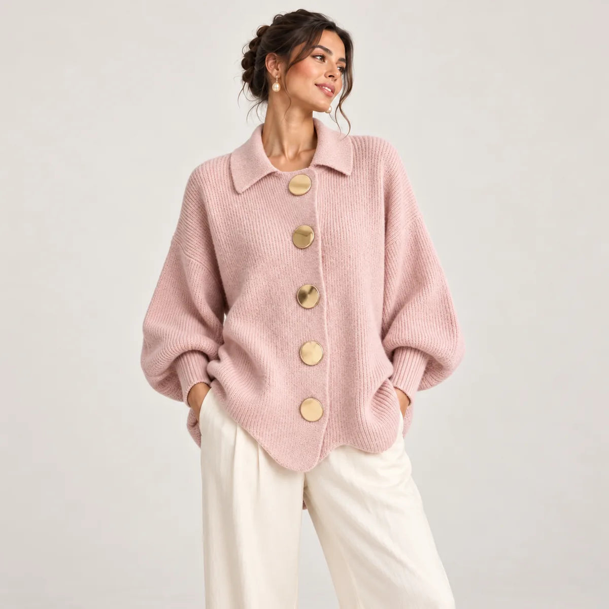 Madeleine rose — cardigan ample à grands boutons dorés