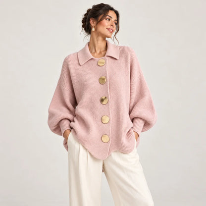 Madeleine rose — cardigan ample à grands boutons dorés