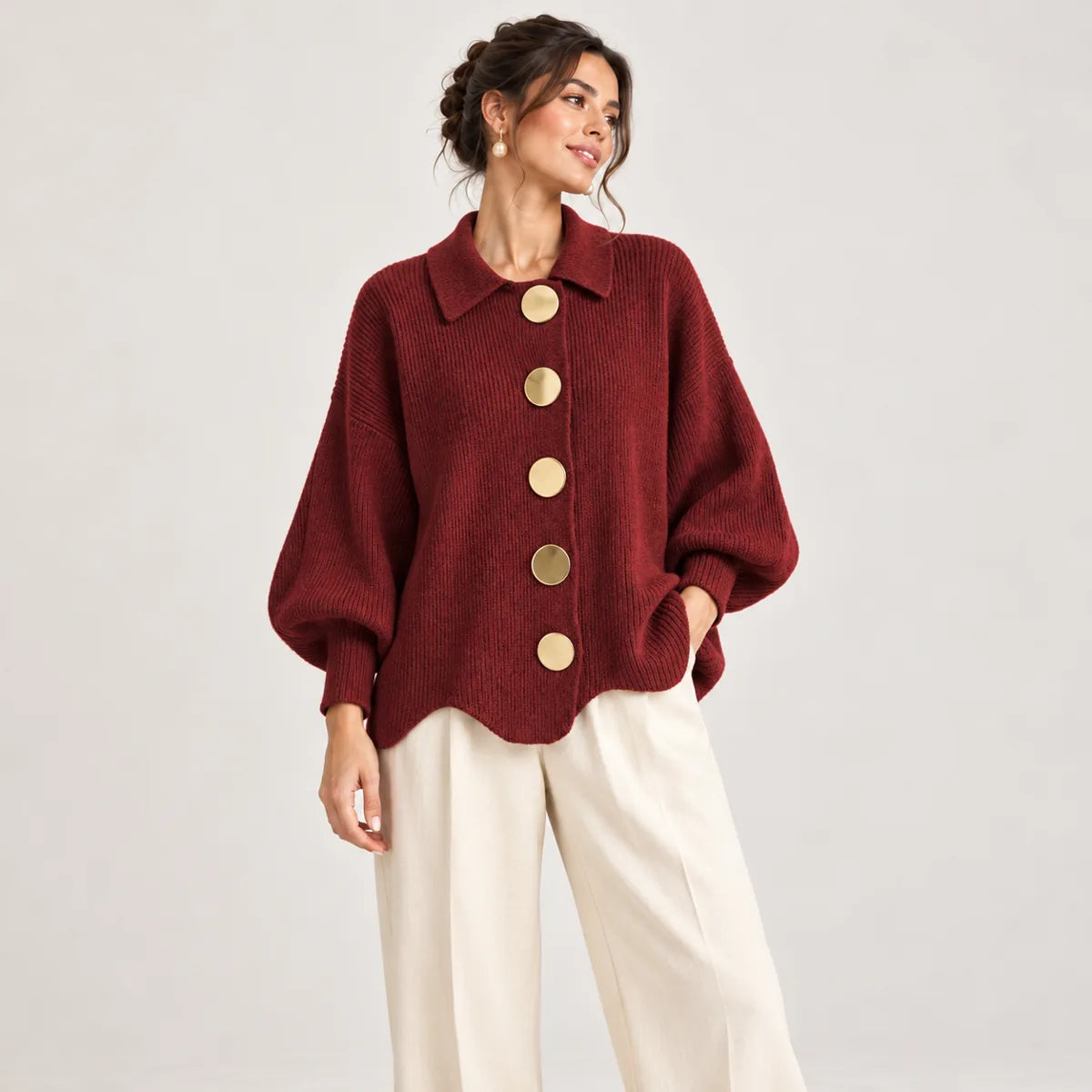 Madeleine bordeaux — cardigan ample à grands boutons dorés