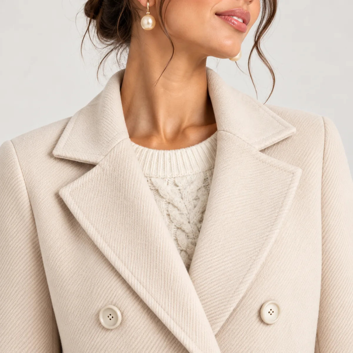 Margot — Manteau droit à double boutonnage — détail et finition