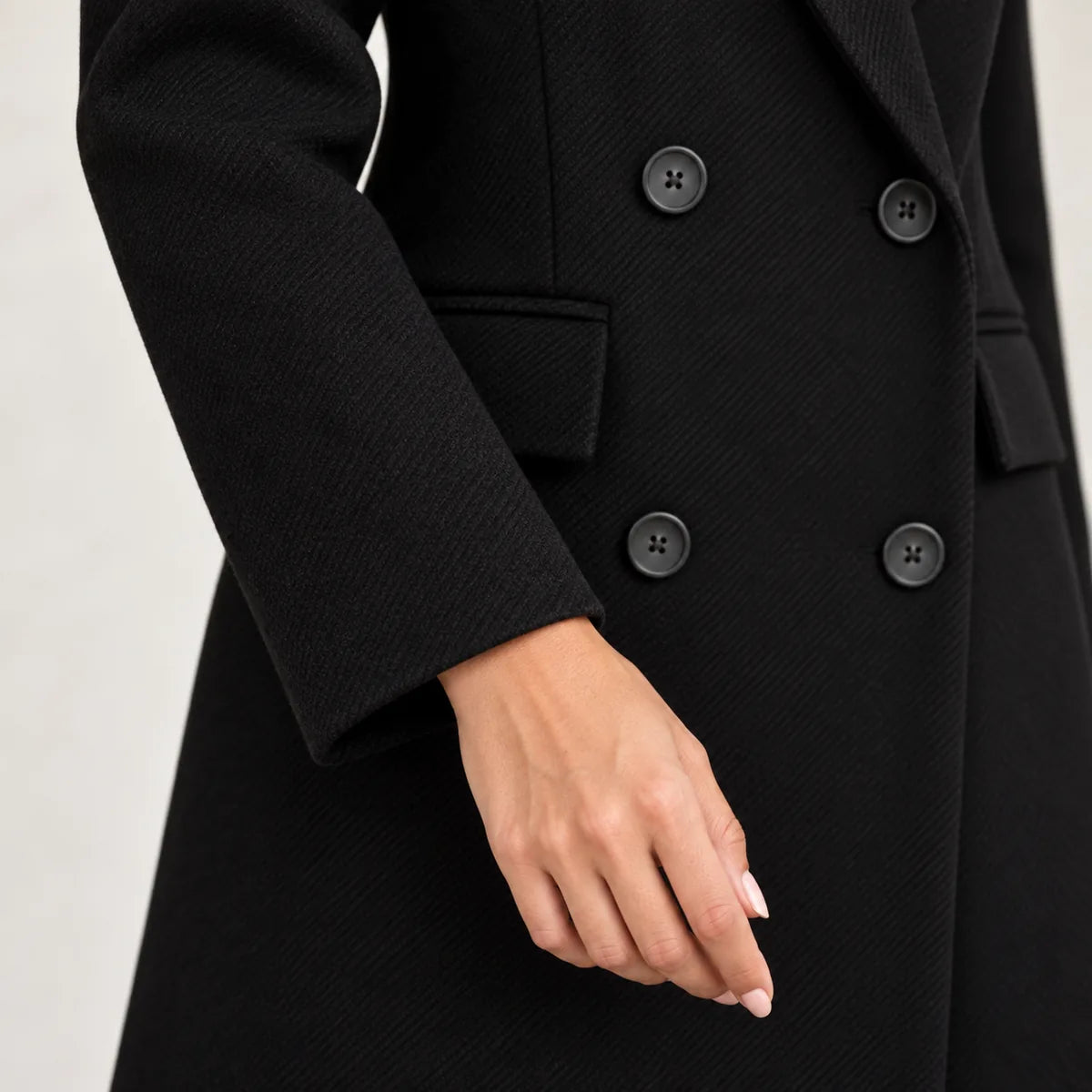 Margot — Manteau droit à double boutonnage — détail et finition